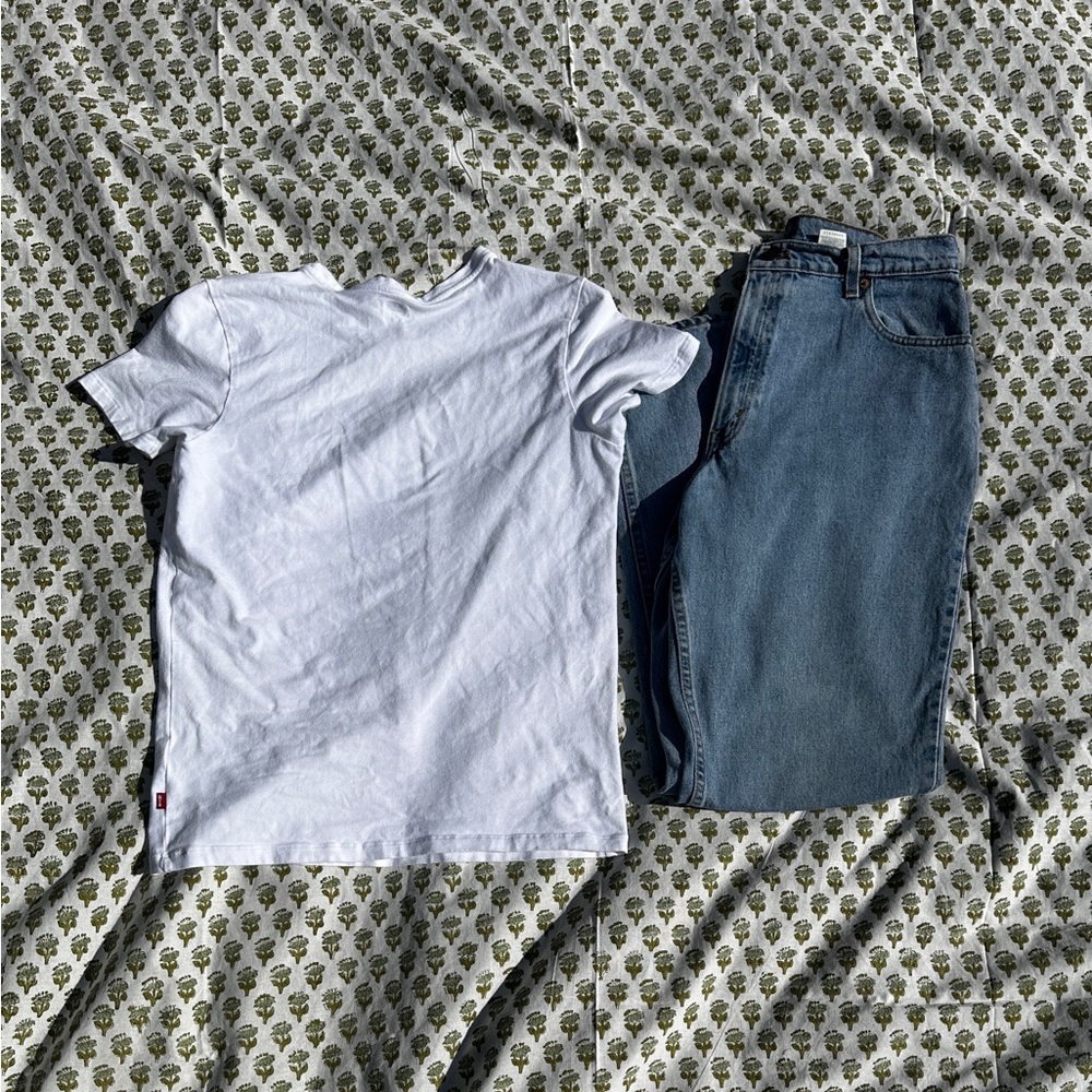 Levi’s Bundle - Includes Levi’s Plain White Tee A… - image 3